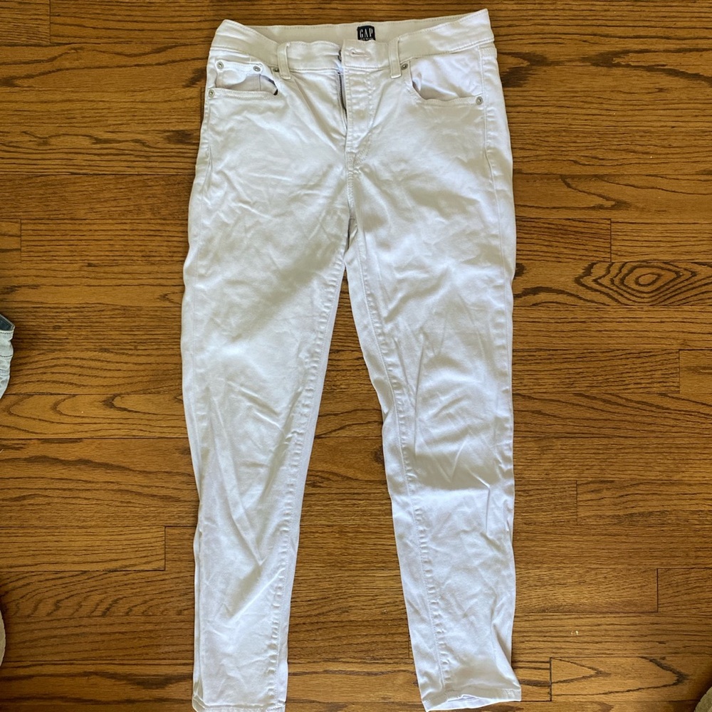 Classic skinny white jeans with no rips